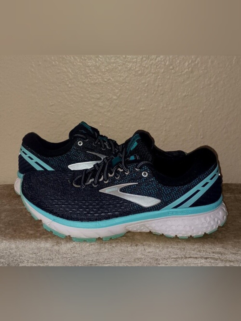Brooks Ghost 11 Blue Navy.  Tab on the right tongue is torn. See picture